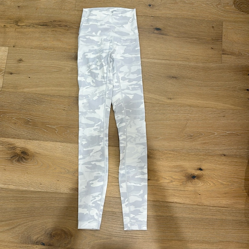 Wunder Under High Rise Tight 28” leggings white camouflage JACQUARD TEXTURE